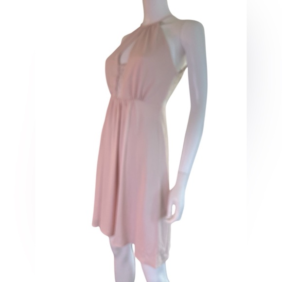 H&M soft pink short cocktail formal dress
with open back lace details US 4/XS - Picture 6 of 13